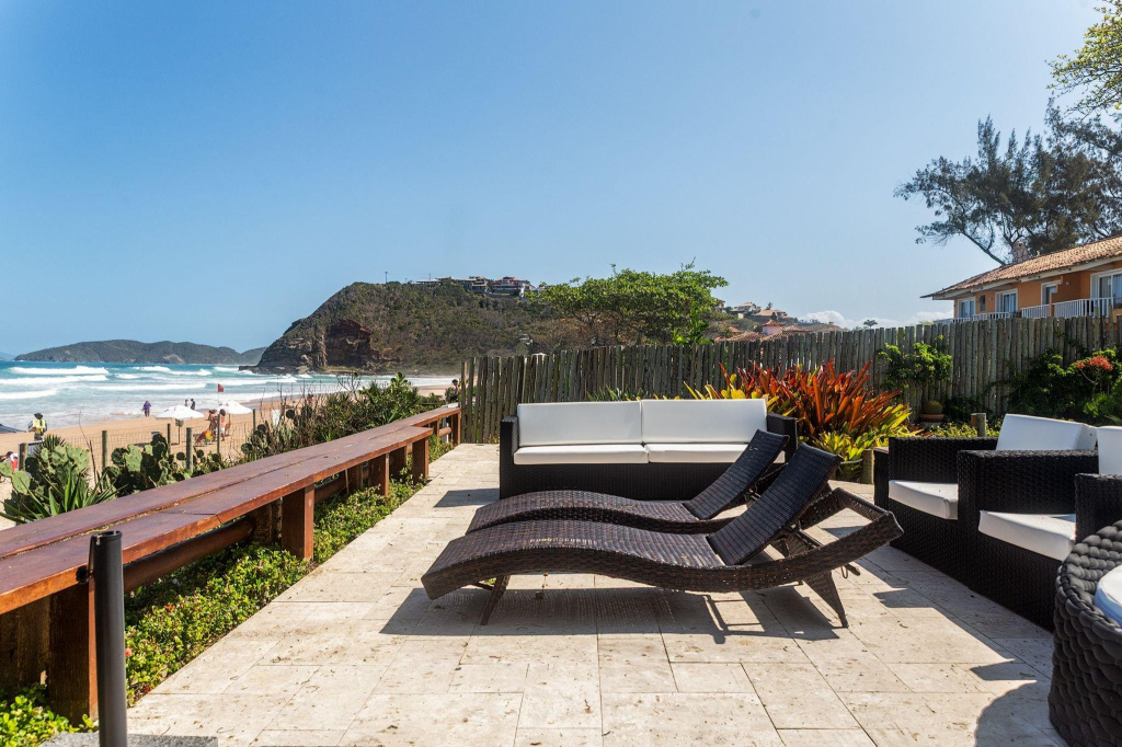 Mansão Pé na Areia da Praia de Geribá com Seis Suítes Por Luxury Rentals