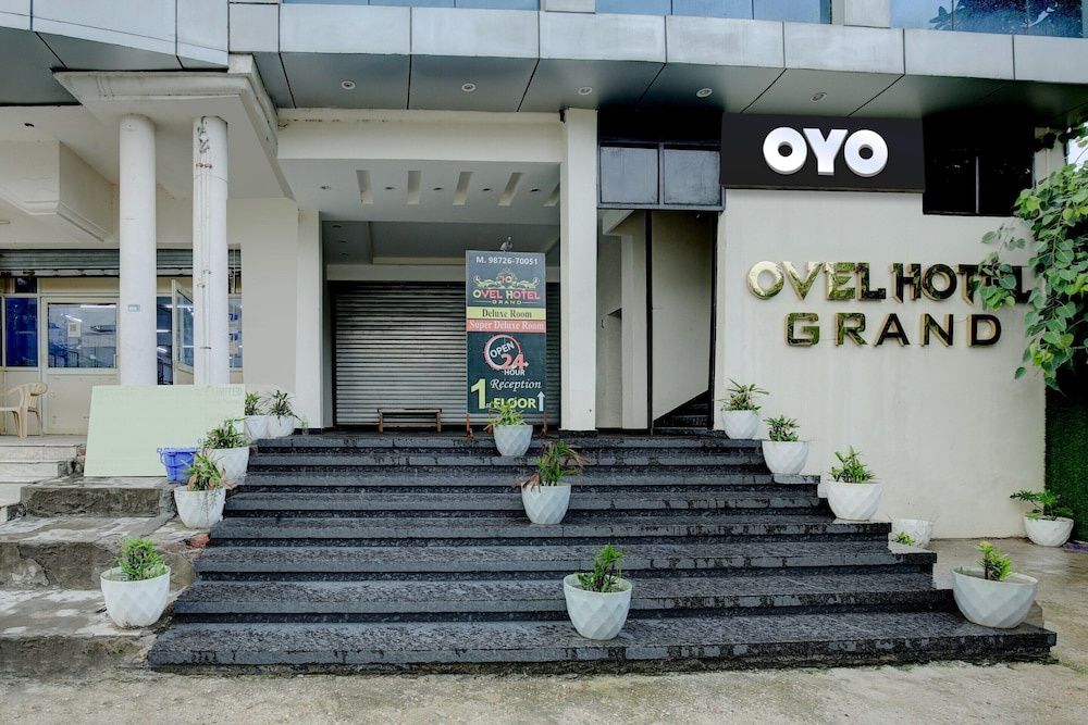 Collection O Ovel Hotel Grand