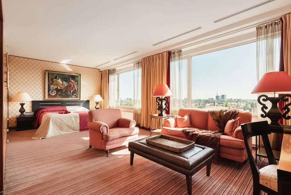 Presidential Double Suite with balcony (full double bed)