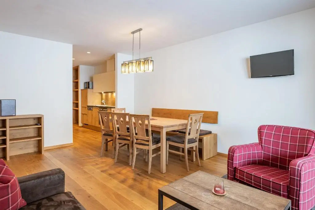 3 Bedrooms Apartment