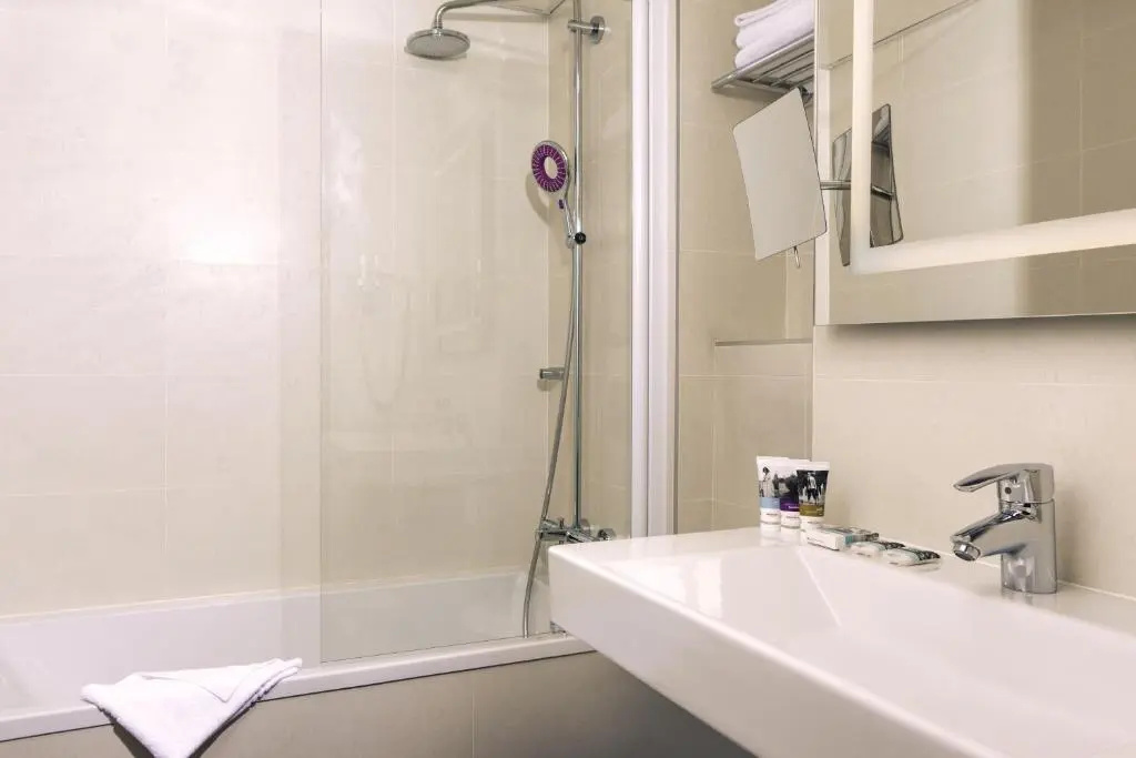 Mercure Paris Montparnasse Raspail 61