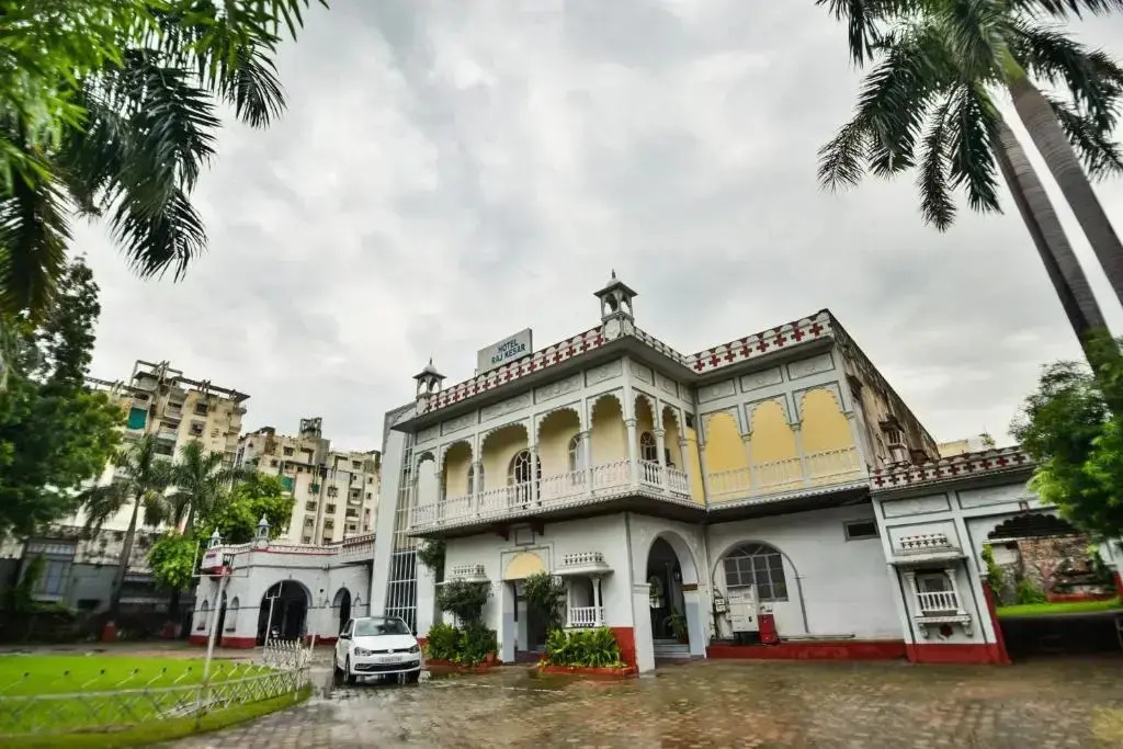 Hotel Raj Kesar by OYO Rooms