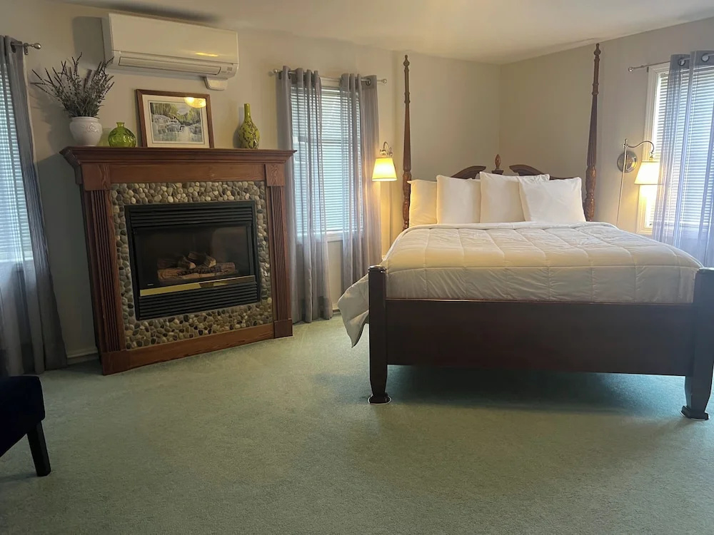 Quadruple Suite