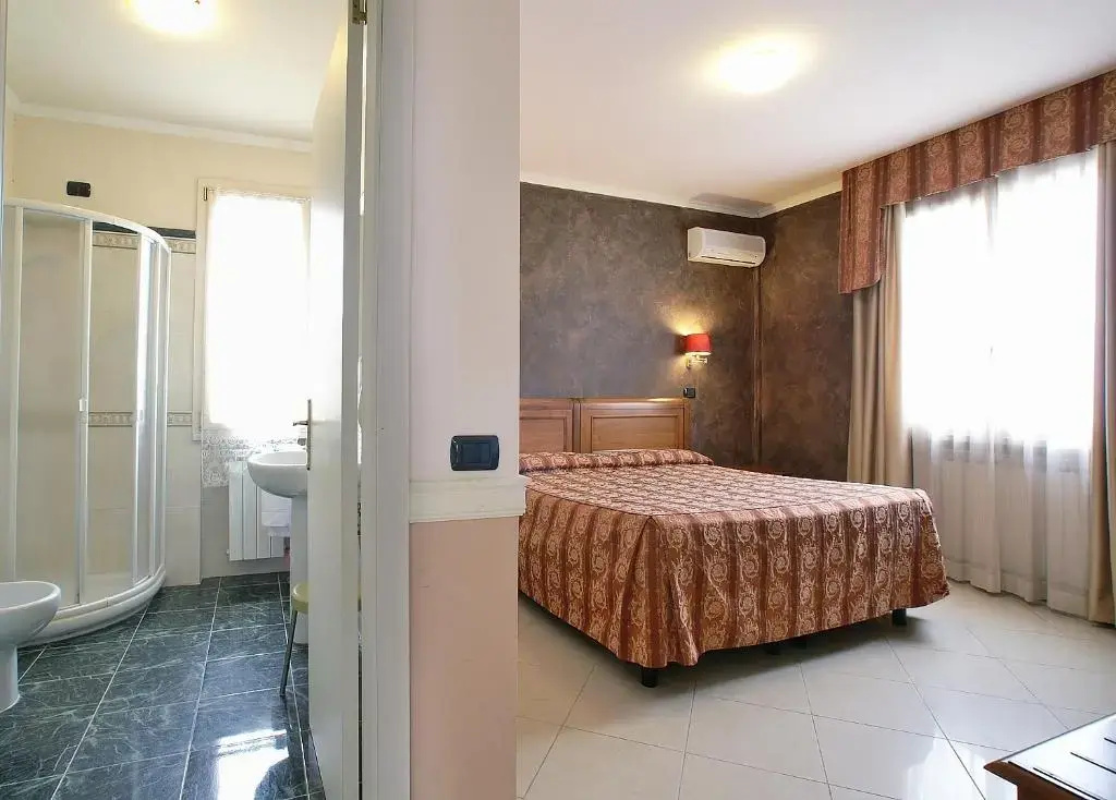 Standard Double room (full double bed)