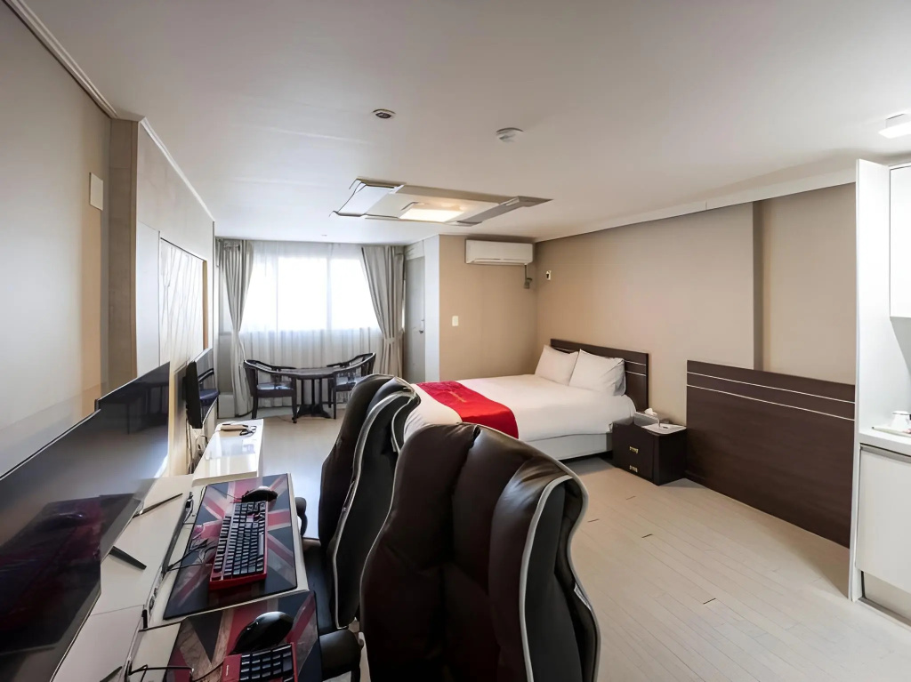 Joy Hotel — 3