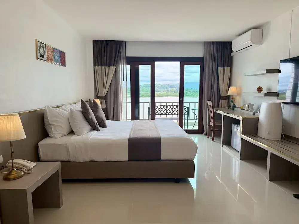 Deluxe Double room with balcony and with river view (full double bed)