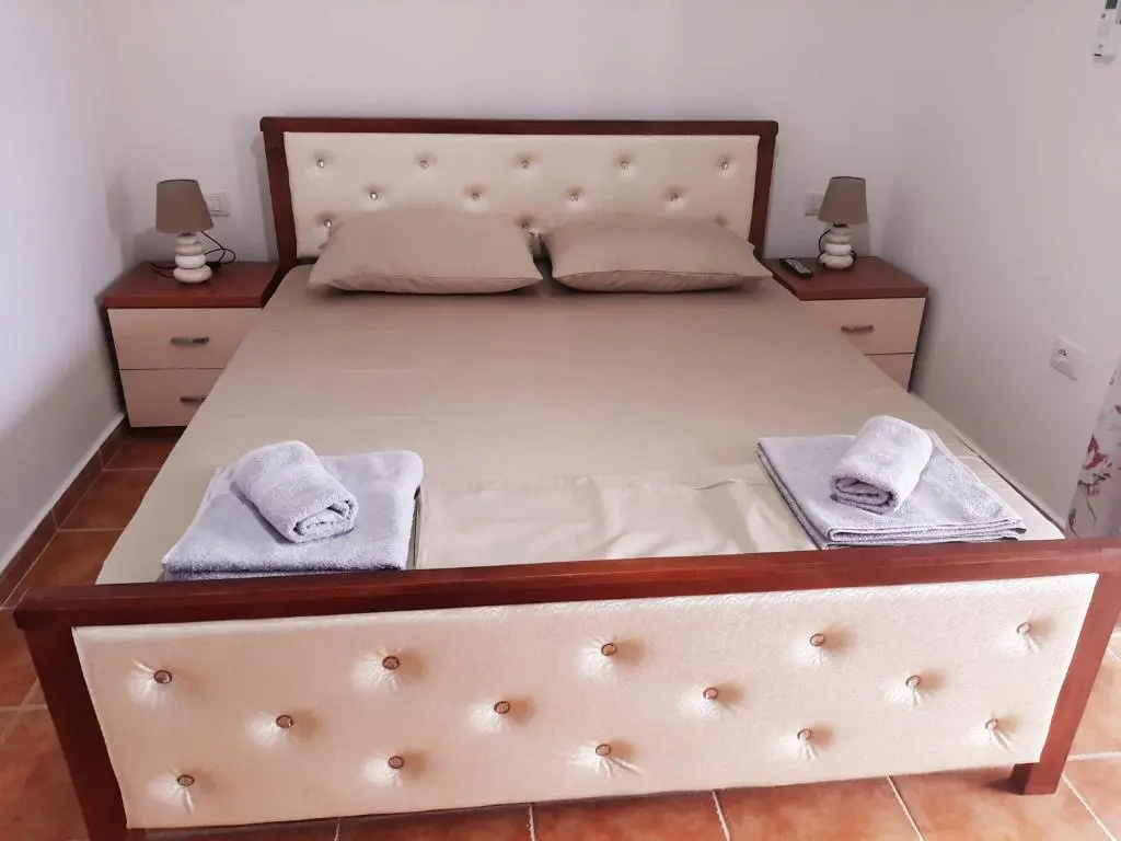 Standard Double room with balcony (full double bed)