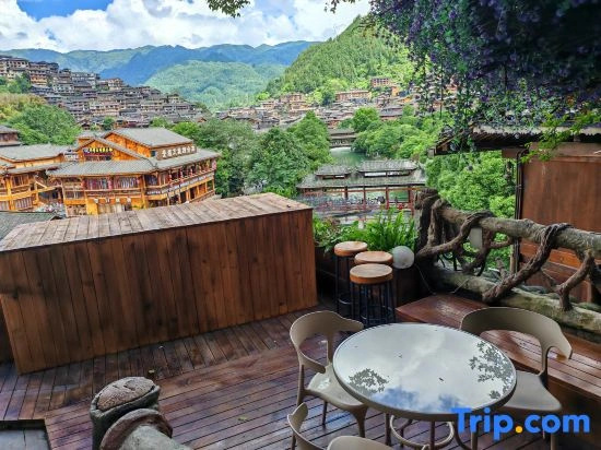 Xijiang Story Vacation Apartment (Xijiang Qianhu Miao Village No. 4 Wind and Rain Bridge)