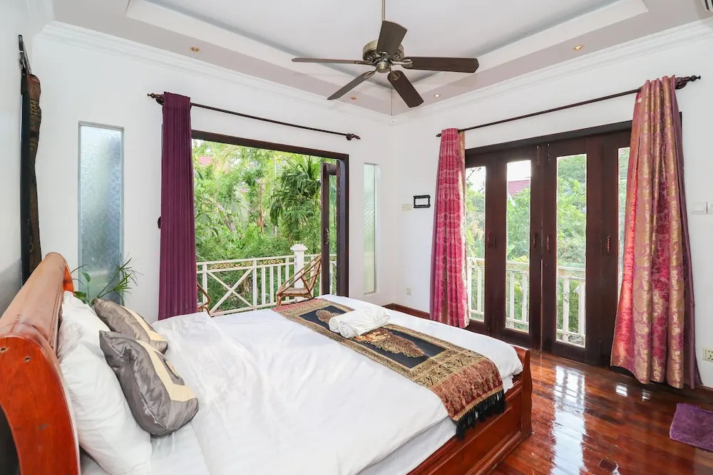 Classic Double Villa with garden view (full double bed)