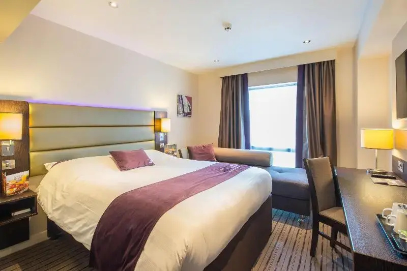 Premier Inn Tenby Town Centre - Chambres