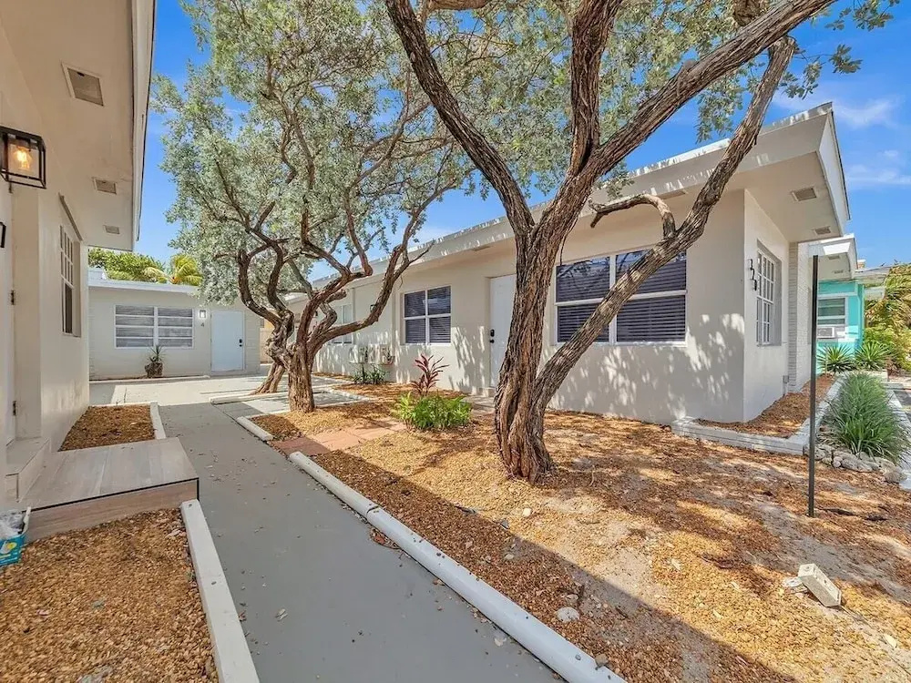 Modern Apt Near Beach Views & Wi-fi