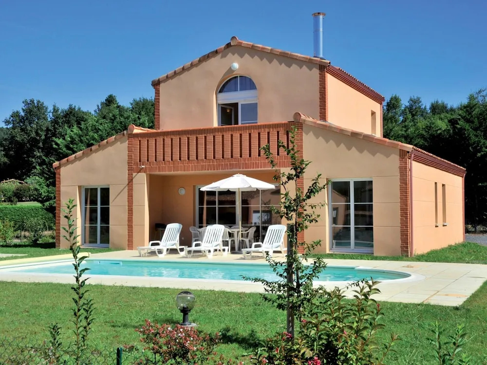 Golf-side Sanctuary in Mazamet