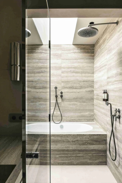 Mondovi Luxury Suites 47