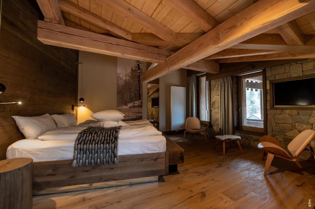 Chalet Hôtel le Collet / Table de Montagne / spa by null