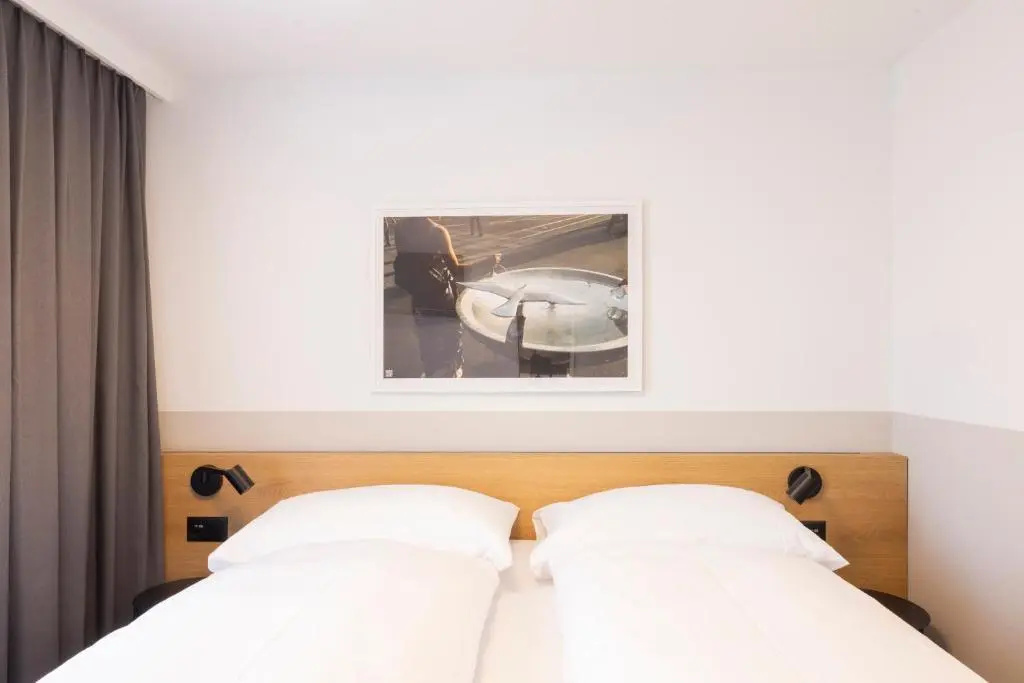 Double room (full double bed)