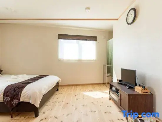 Standard room with partial sea view