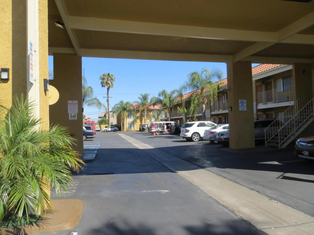 Riverside Inn & Suites - фото 13