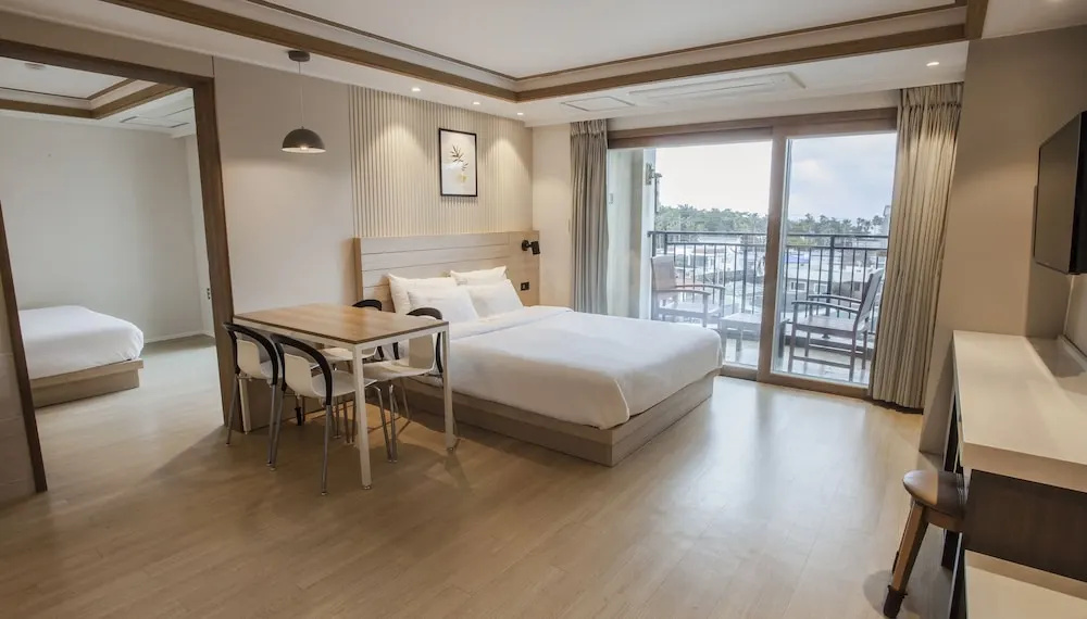 Deluxe room with balcony
