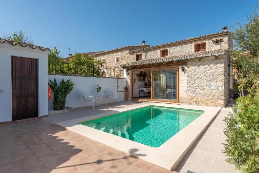 2 Bedrooms Villa
