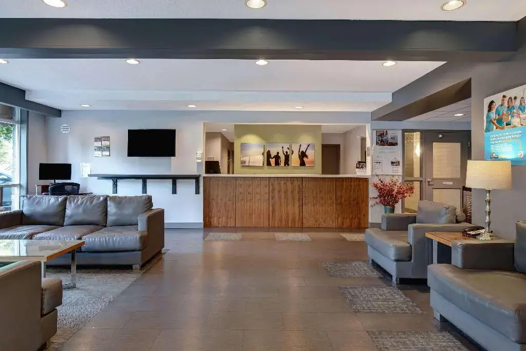 Lobby & Reception