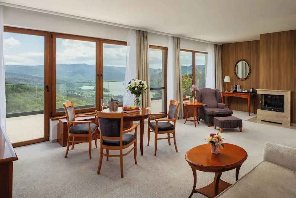 Deluxe Suite with river view