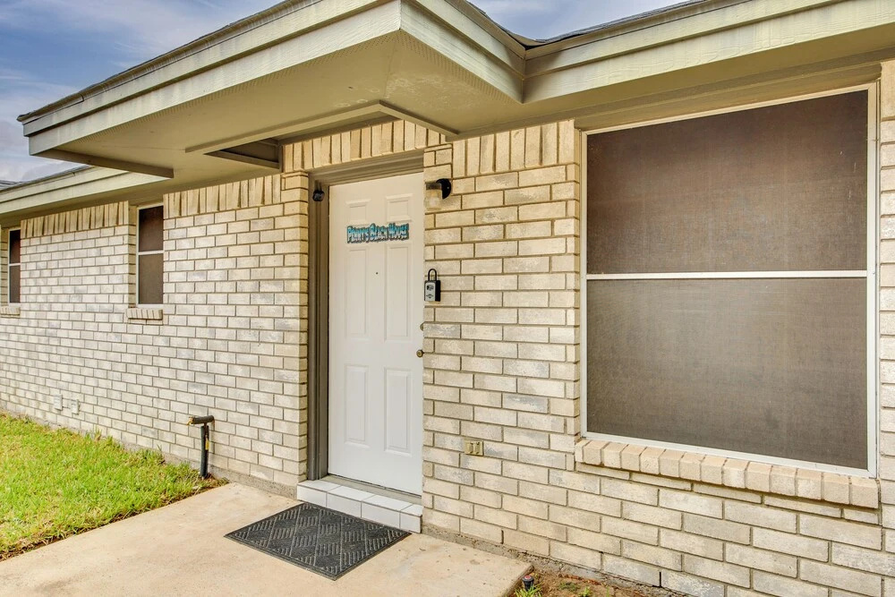 Pool Access & Work-ready Comforts! Edinburg Apt