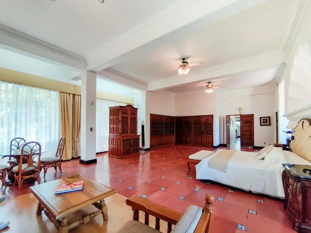 Deluxe Double Suite with garden view full double bed