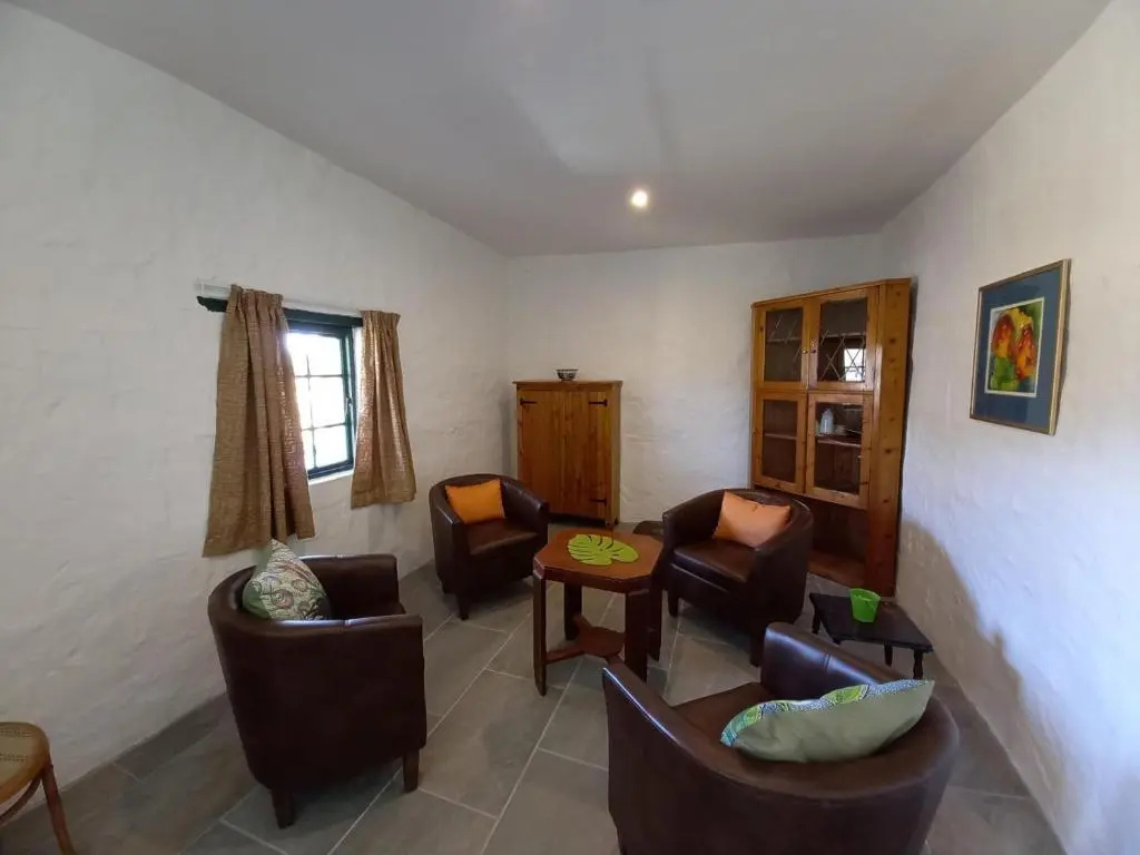 2 Bedrooms Bungalow