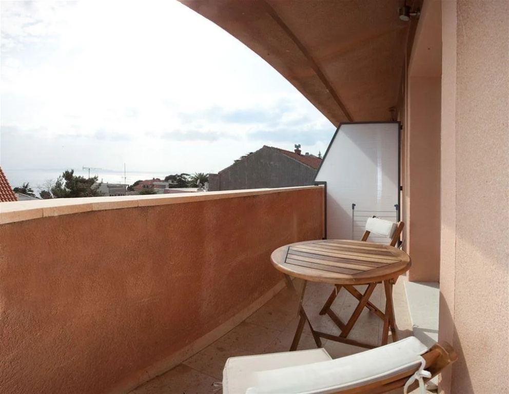 Balcony & Terrace