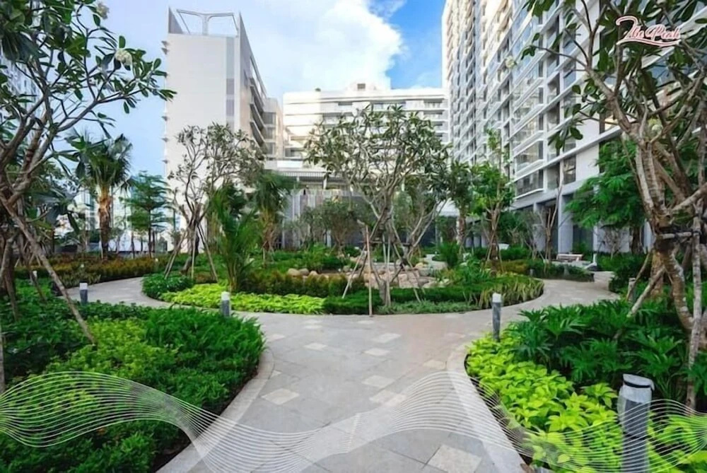 Midtown The Peak Apartment by VnHouse