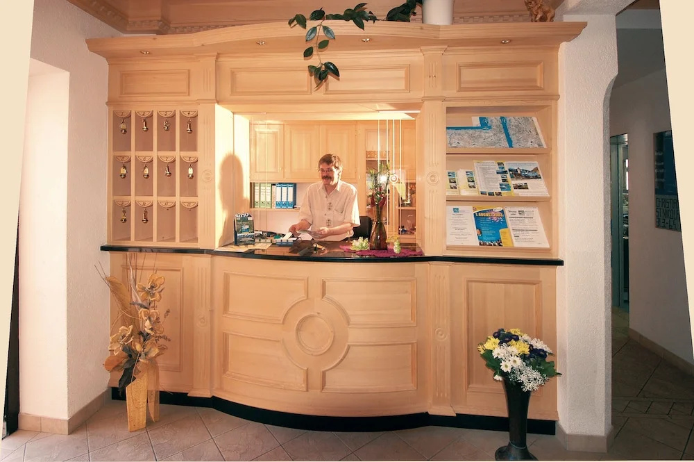 Lobby & Reception