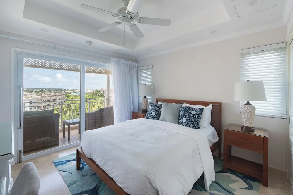 3 Bedrooms Luxury Suite with balcony and with ocean view