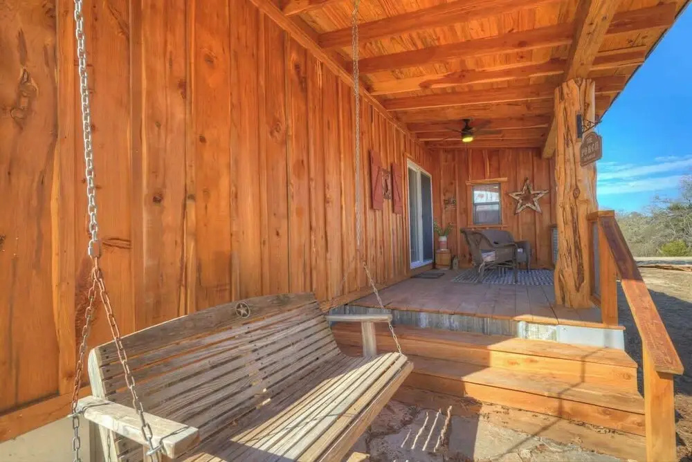 Texas Sawmill Cabin W/hot-tub, Pet-friendly, Minutes to Downtown!