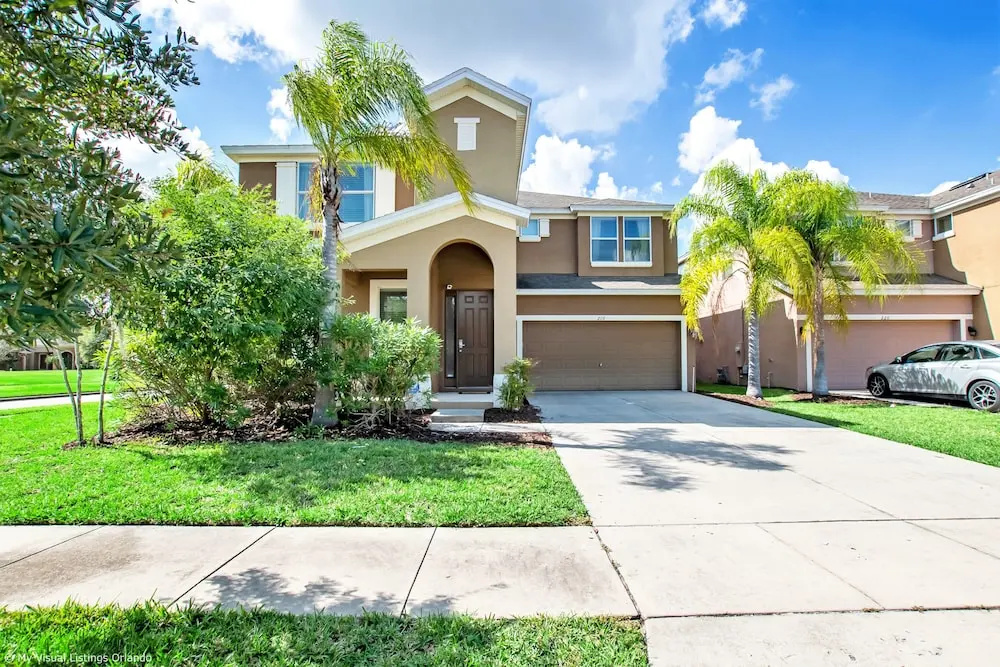 210 Las Fuentes Dr