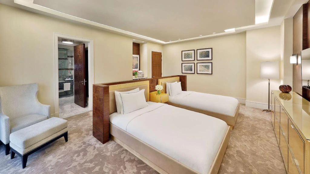 Royal Partial Kaaba View Suite