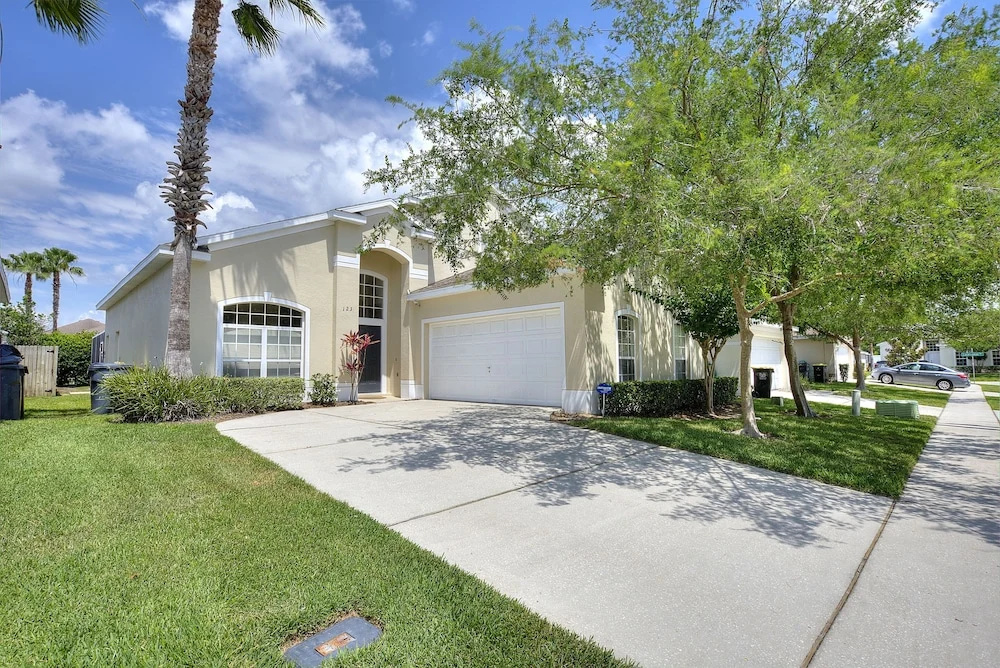 2 Suites, 1 King, 5 Beds: Pool. Games Room #810