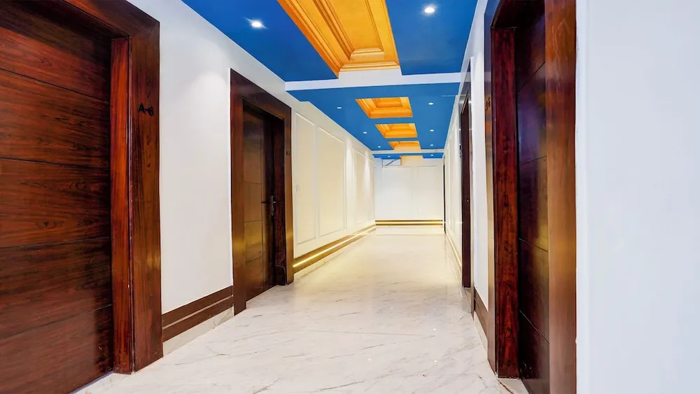 Lobby & Reception