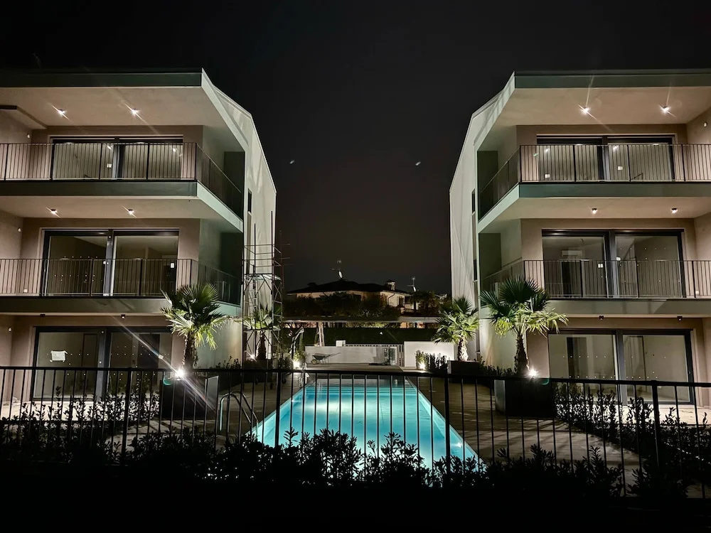 Lagolux in Sirmione With 2 Bedrooms and 2 Bathrooms