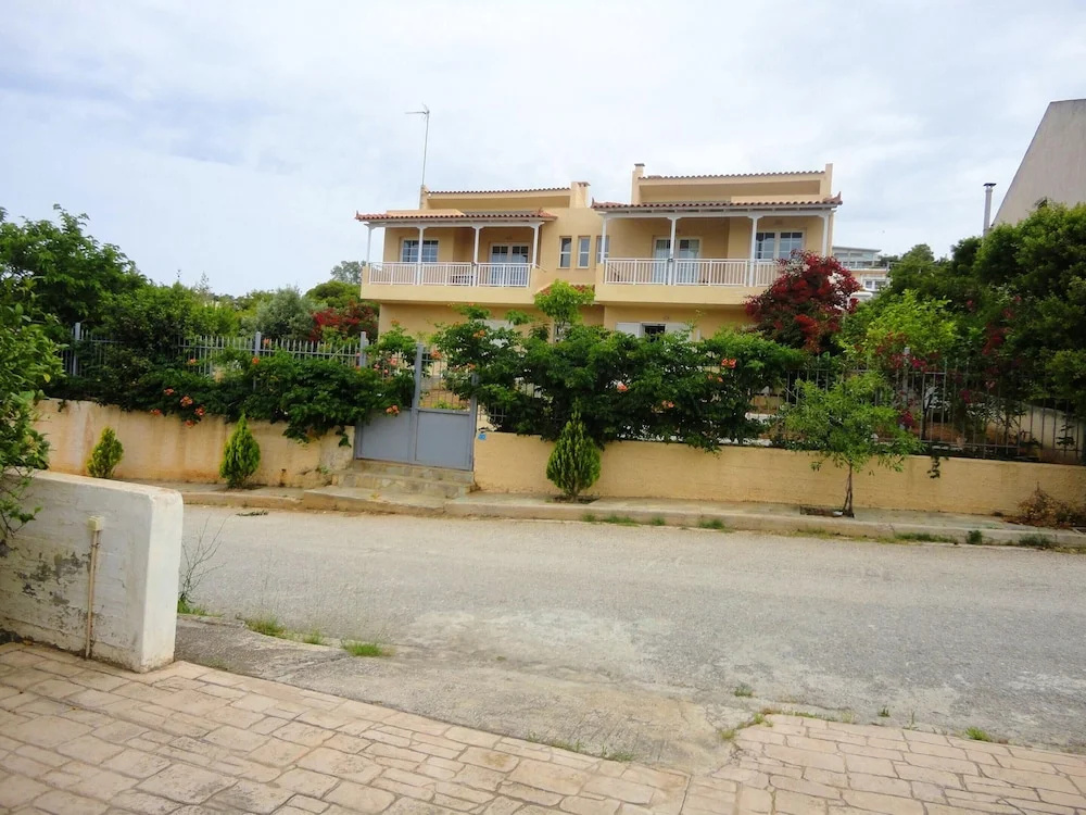 House With one Bedroom in Anavissos, With Enclosed Garden and Wifi