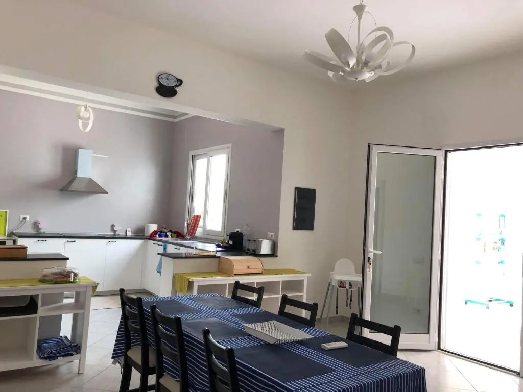 Food & Beverage