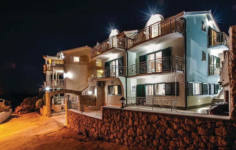 Nice Home in Sevid With 6 Bedrooms, Wifi and Outdoor Swimming Pool