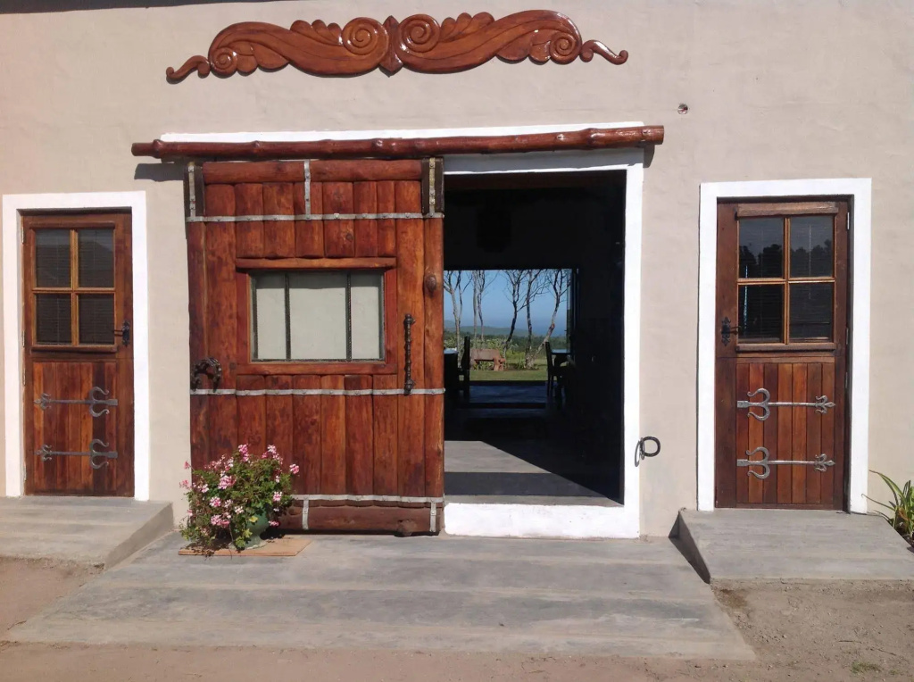 T'Niqua Stable Inn