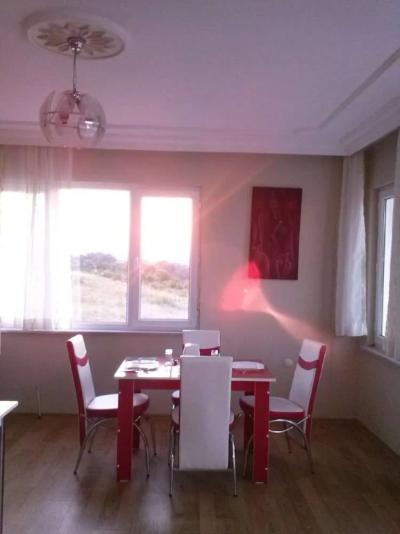 Lara Konukevi - фото 15