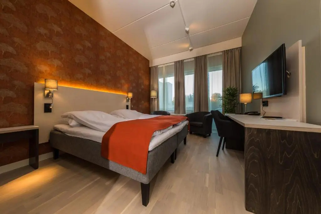 Business Double room (full double bed)