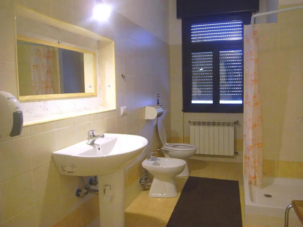 Double room (full double bed)