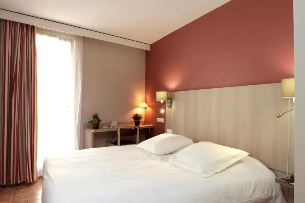 Superior Double room with land view (full double bed)