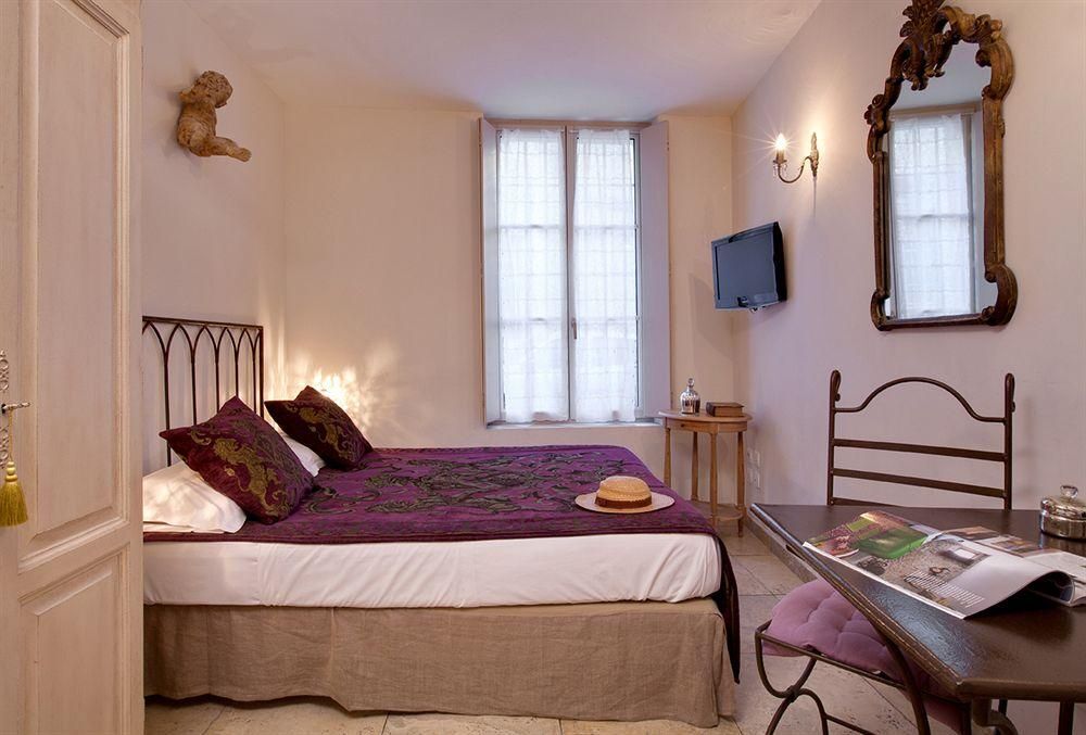 AUX AUGUSTINS by Autour du Petit Paradis by null
