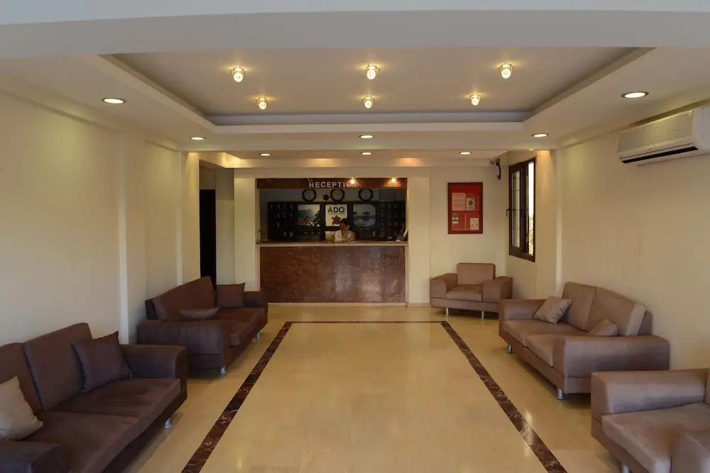 Lobby & Reception