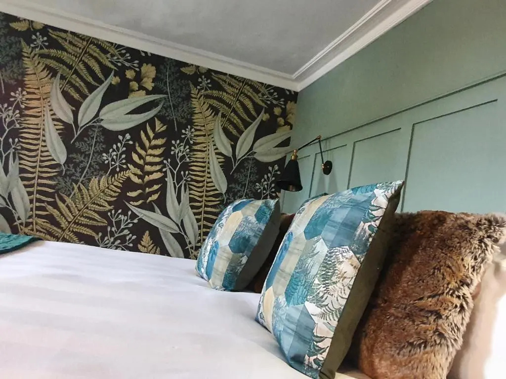 Deluxe Double room (full double bed)