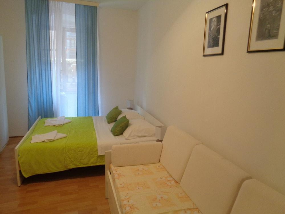 Apartment Complex Nino Rovinj